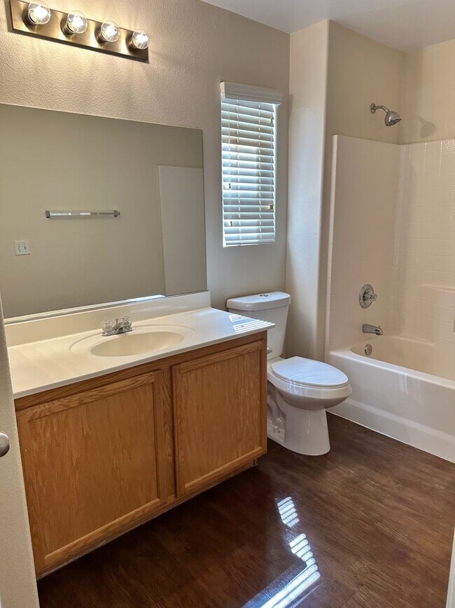 Building Photo - Beautiful 2bdm 2.5bth Home in South West Las Vegas!