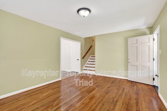 Building Photo - 1821 W Meadowview Rd