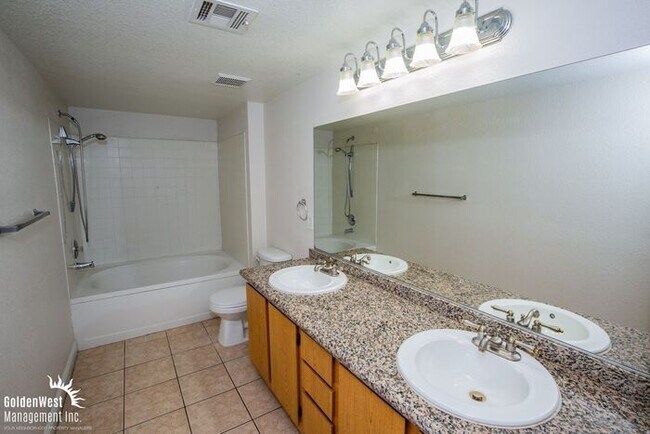 Building Photo - Beautiful & Inviting 3Bdm 2Ba Condo at Tuscan Villas