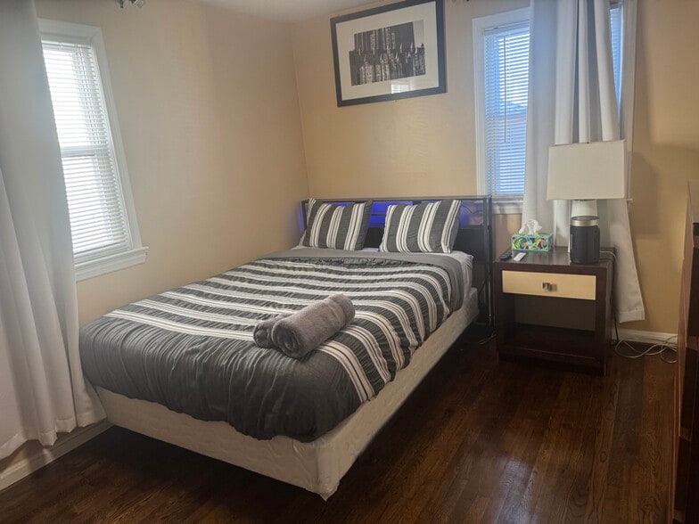 Building Photo - 7700 Chicago Ave