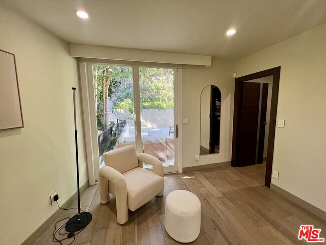 Building Photo - 3943 Fredonia Dr