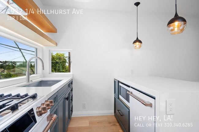 Building Photo - 1932 1/4 Hillhurst Ave-