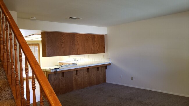 Building Photo - 417-423 Tiffany Drive