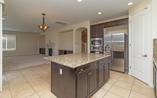 Building Photo - Beautiful Large Spacious Carlsbad Home wit...