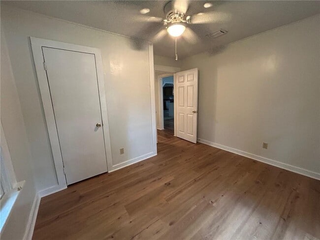 Building Photo - 909 Pansy Ct
