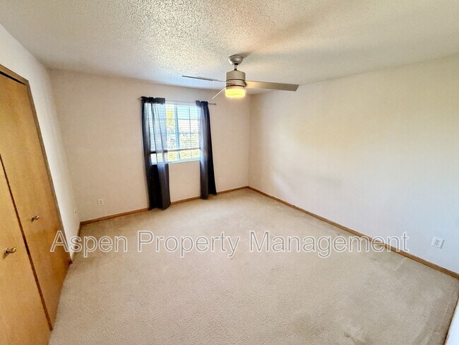 Building Photo - 2825 Triple Crown Ln