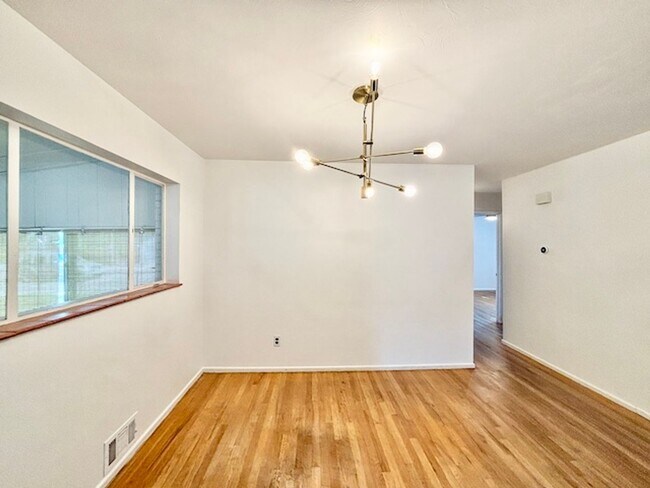 Building Photo - South Denver Brick Ranch