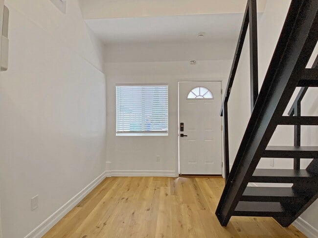 Building Photo - 3009 Vancouver Ave