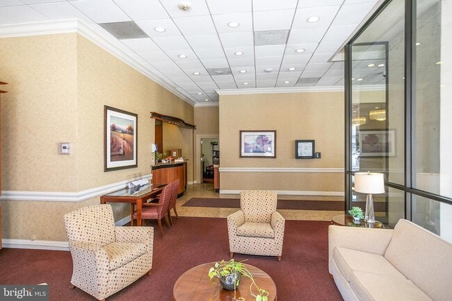 Building Photo - 3800 Fairfax Dr