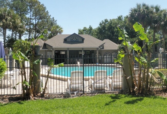 Building Photo - 3 BEDROOMS W/2 FULL BATHS, 2nd FLOOR UNIT