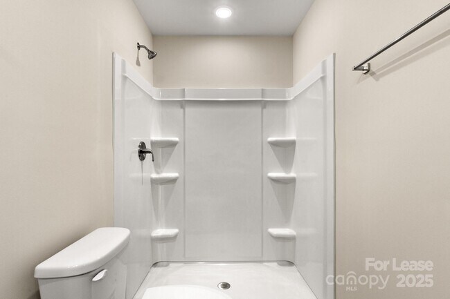 Building Photo - 990 Shearer Rd