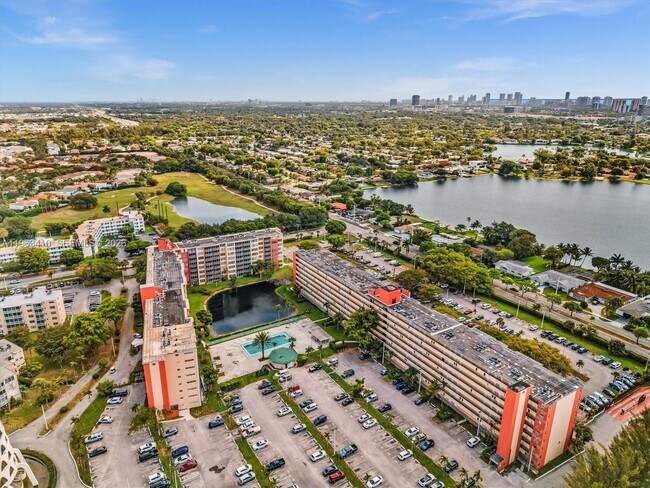 Building Photo - 1770 NE 191st St