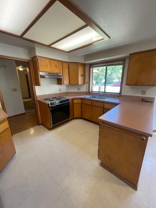 Building Photo - 3 Bedroom Home on Large Corner Lot!