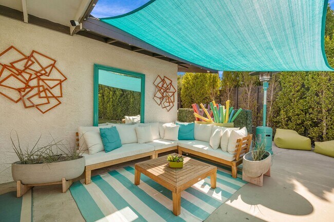 Building Photo - Stylish Fully Furnished Home in Palm Springs - Annual Lease