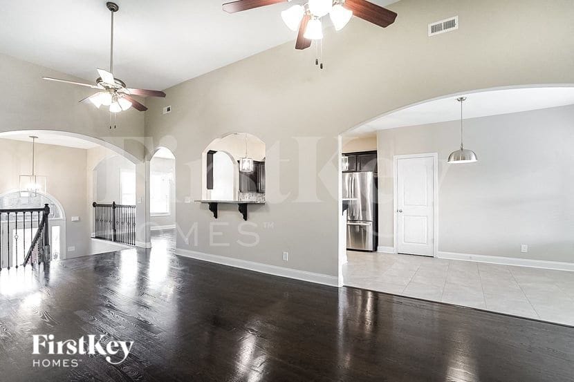 Building Photo - 1315 Golden Eagle Way