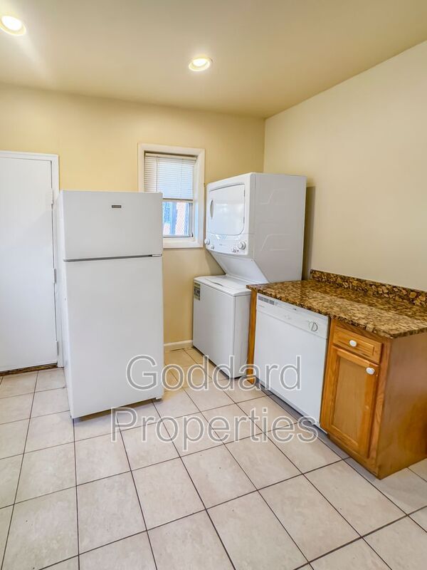 Building Photo - 1801 S Charles St