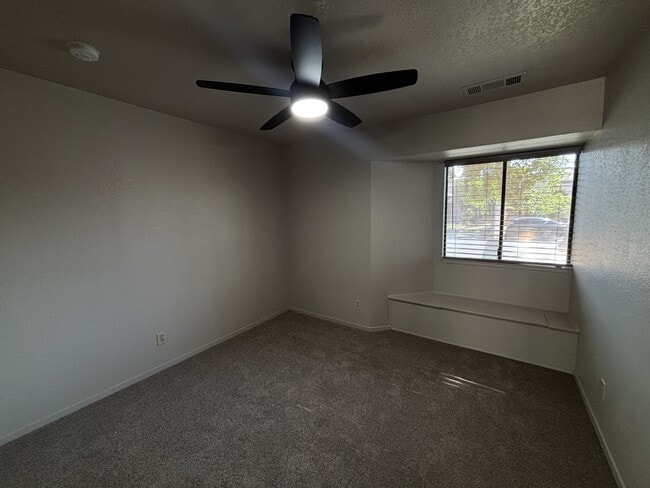 Building Photo - 3001 Darius Ln