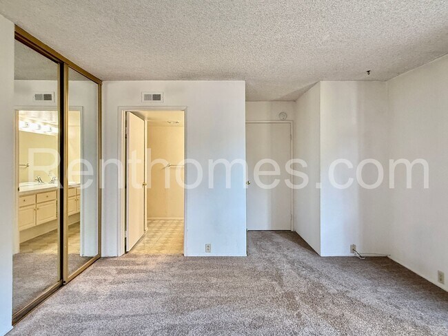 Building Photo - 3847 Camino Lindo