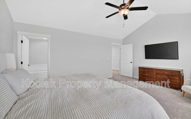 Building Photo - 979 Shoreline Dr