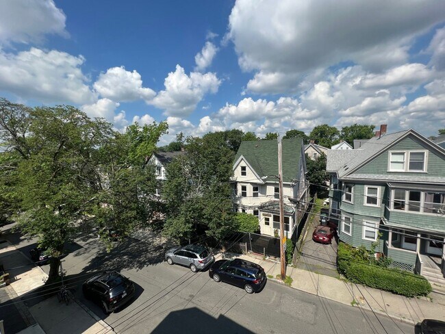 Building Photo - Porter Square Closest train = Porter Squar...