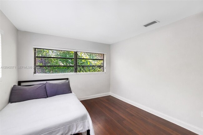 Building Photo - 920 Aguero Ave