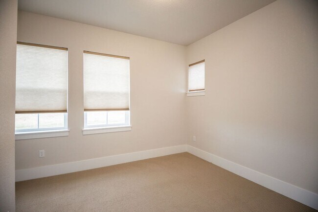 Building Photo - Charming 3-Bedroom Home in the Desirable Bucking Horse Neighborhood!