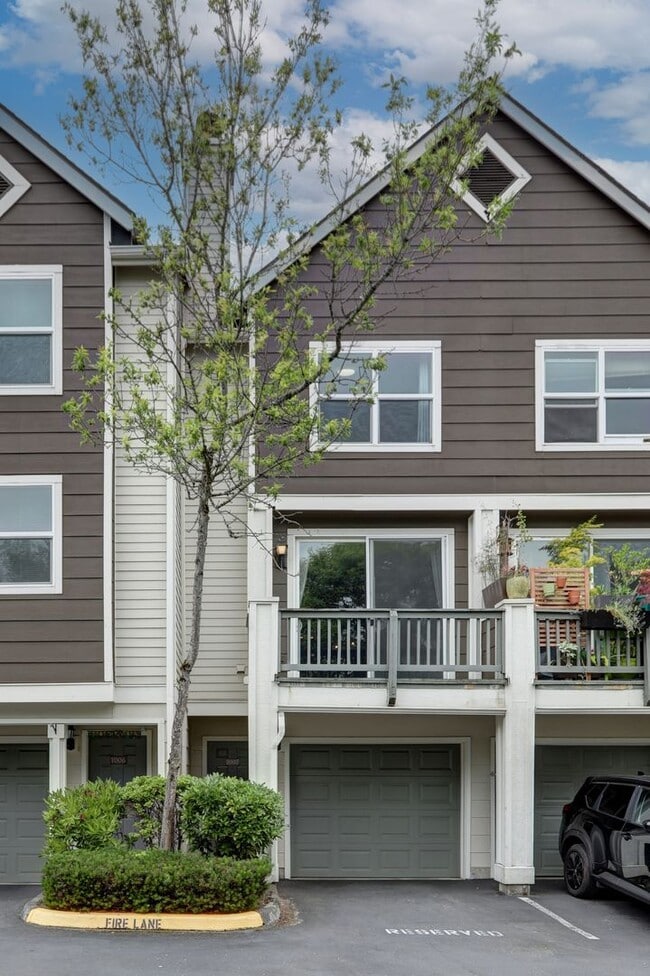 Building Photo - Newer 2 bedroom Townhome in Lynnwood