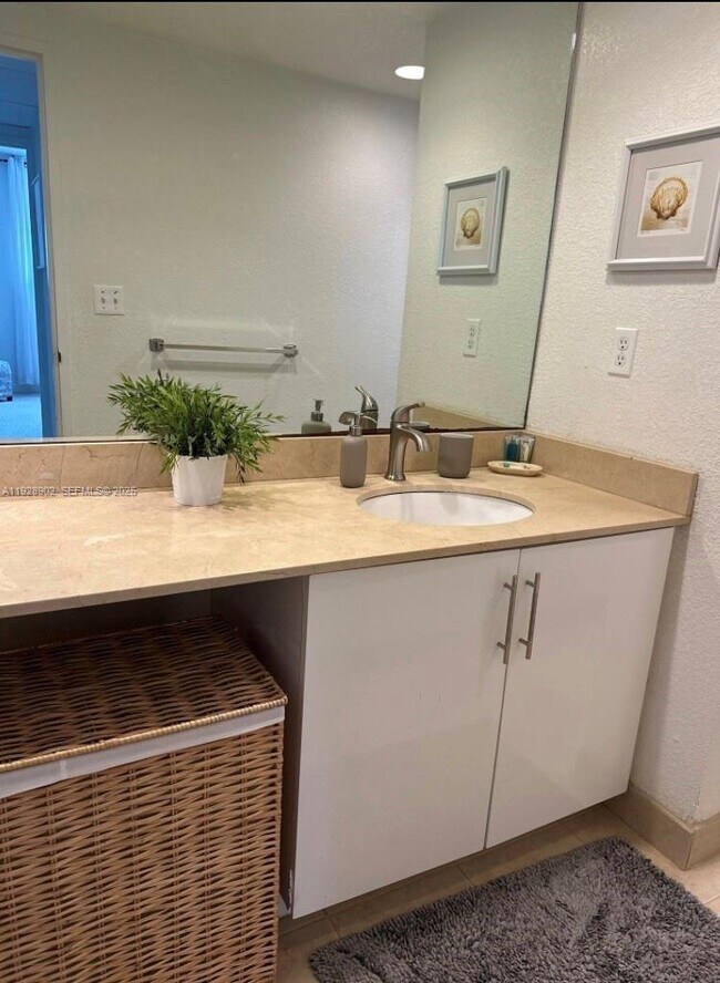 Building Photo - 4001 S Ocean Dr