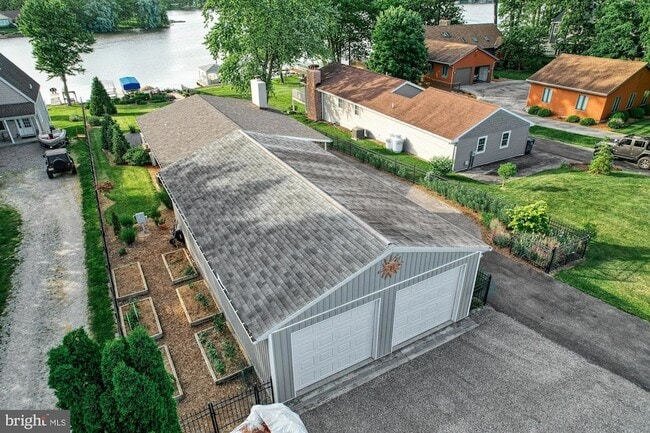Building Photo - 366 Lake Meade Dr