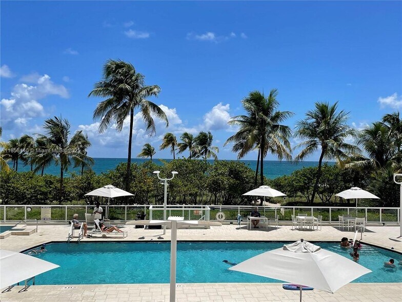 Primary Photo - 10185 Collins Ave