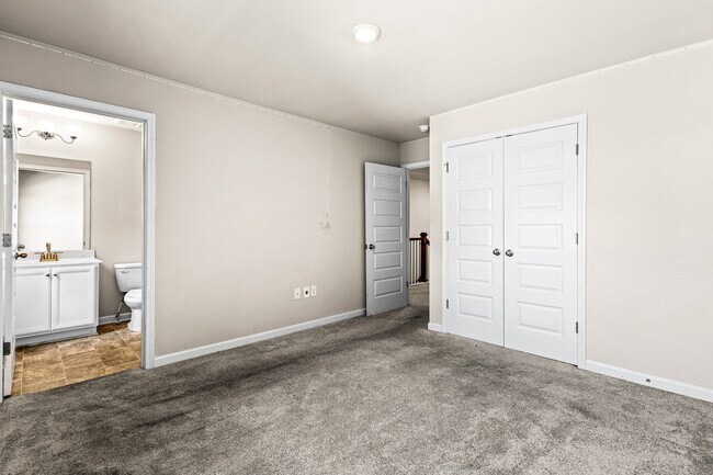 Building Photo - 2635 Ridge Manor Dr