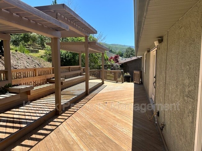 Building Photo - 932 Northridge Dr