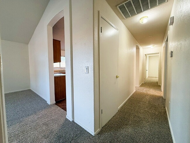Building Photo - Charming 3-Bedroom Avondale Home with New ...