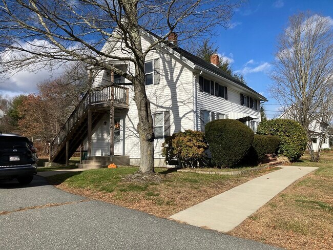 Building Photo - 975 S Main St