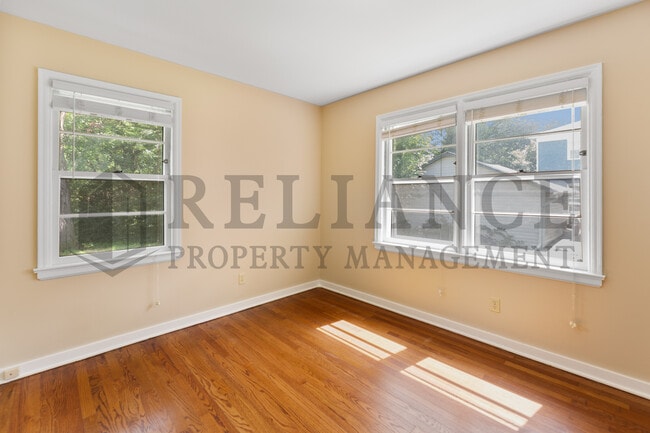 Building Photo - 1014 N Yale Ave