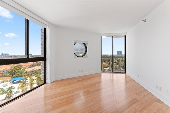 Building Photo - 3610 Yacht Club Dr