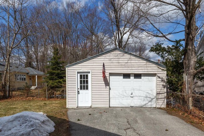 Building Photo - 48 Beacon St