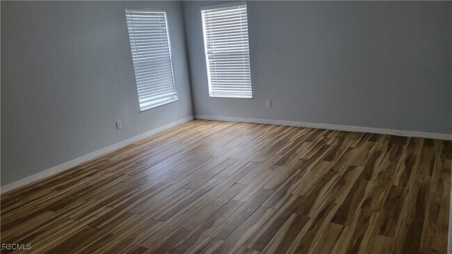 Building Photo - 3217 10th St SW