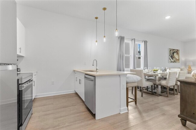 Building Photo - 312 Famagusta Dr