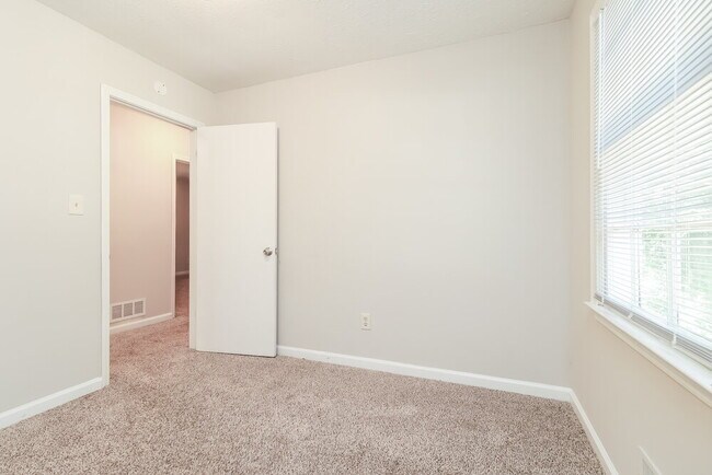 Building Photo - 3797 Kathryn Dr SW