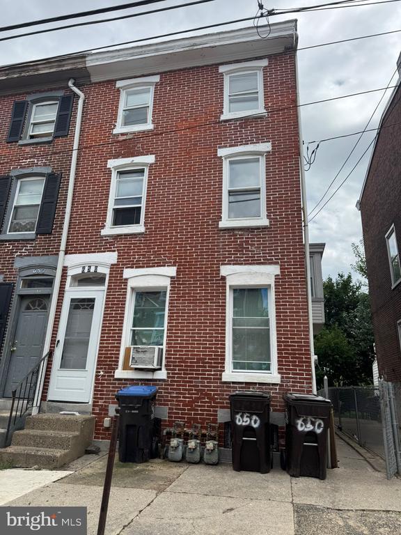 Primary Photo - 650 Corson St
