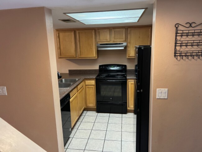 Building Photo - 122 S Hardy Dr