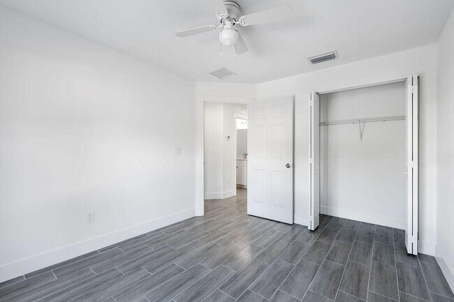 Building Photo - 3244 Jefferson St