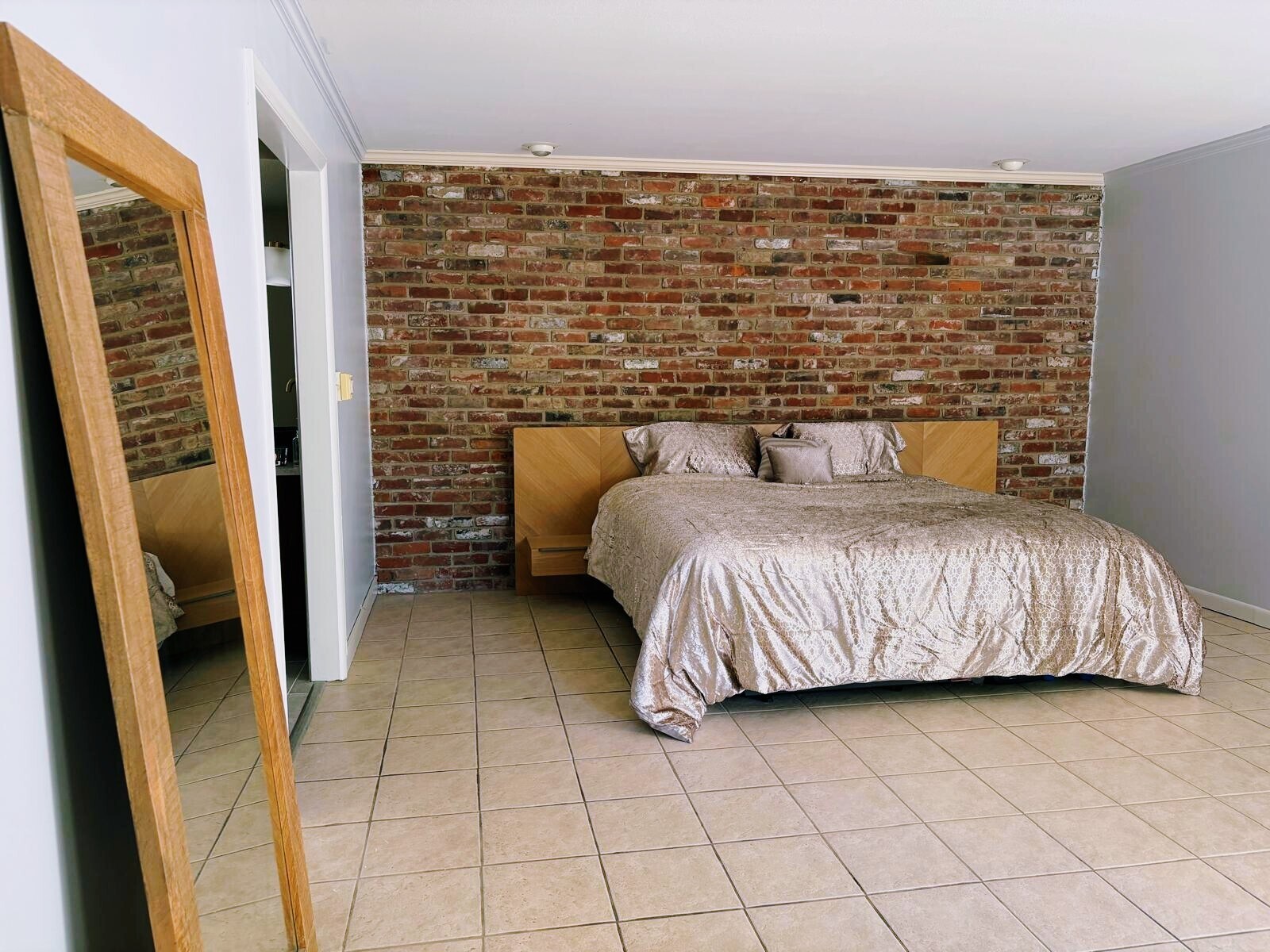 Building Photo - 550 Valewood Ln