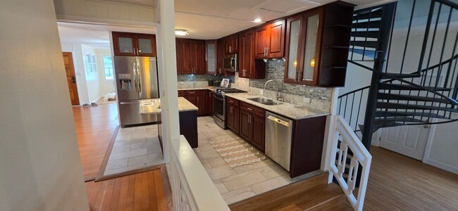 Building Photo - 2 bedroom 2 bath with Study den in Kailua!