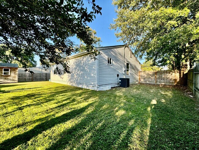 Building Photo - 3-Bedroom Ranch Ready 08-21-26!! Fenced Backyard - Pet Friendly - Updated Kitchen & Baths!