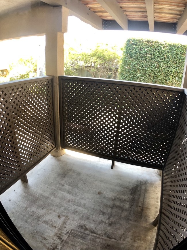 Building Photo - 328 Glenneyre St