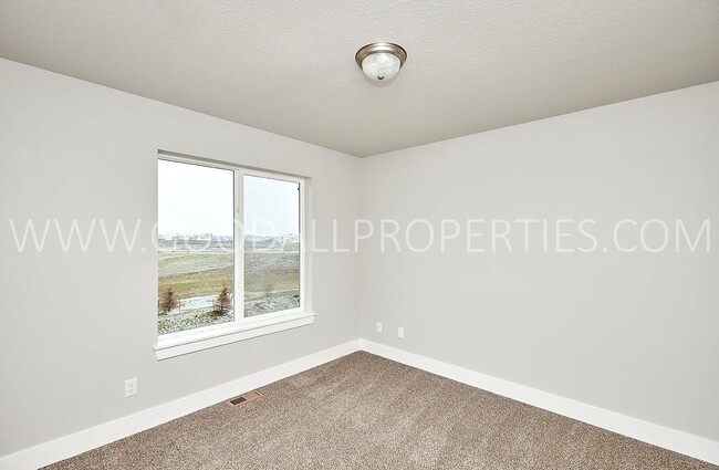 Building Photo - Beautiful 3 bedroom 2.5 bath townhome in W...