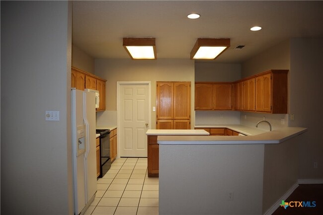 Building Photo - 677 Sagewood Pkwy