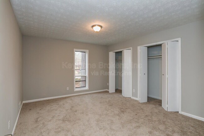Building Photo - 2700 Creekview Point NW